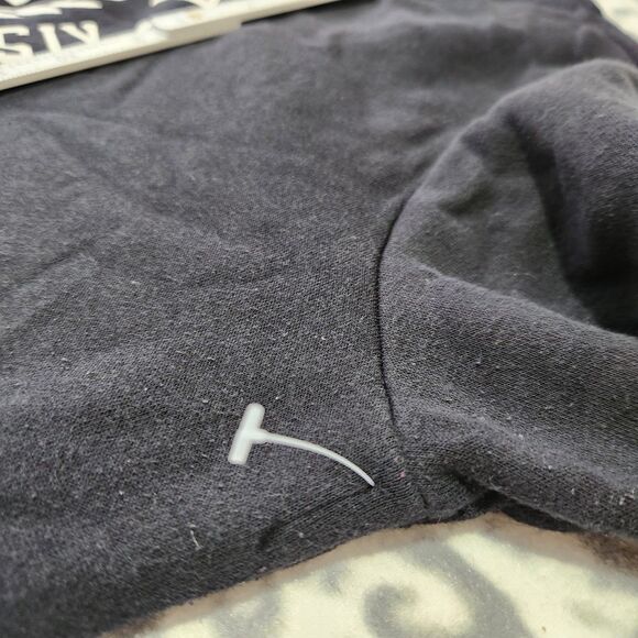 Under Armour Women Sweatshirt Size Medium  Black Loose - Picture 10 of 13